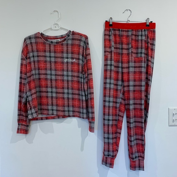 PINK Victoria's Secret Other - Pink Victoria Secret set of 2 holiday pajama size XS red loungewear long sleeve